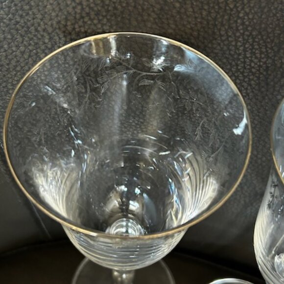 NWOT Set of 4 Vintage Romance Etched Wine Glasses Goblets With Platinum Rim - Picture 8 of 12